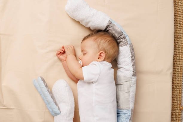 Beba u jastuku pozicioner