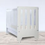 Krevetac za bebe Kocka premium - klasičan drveni krevetac za bebe u beloj boji